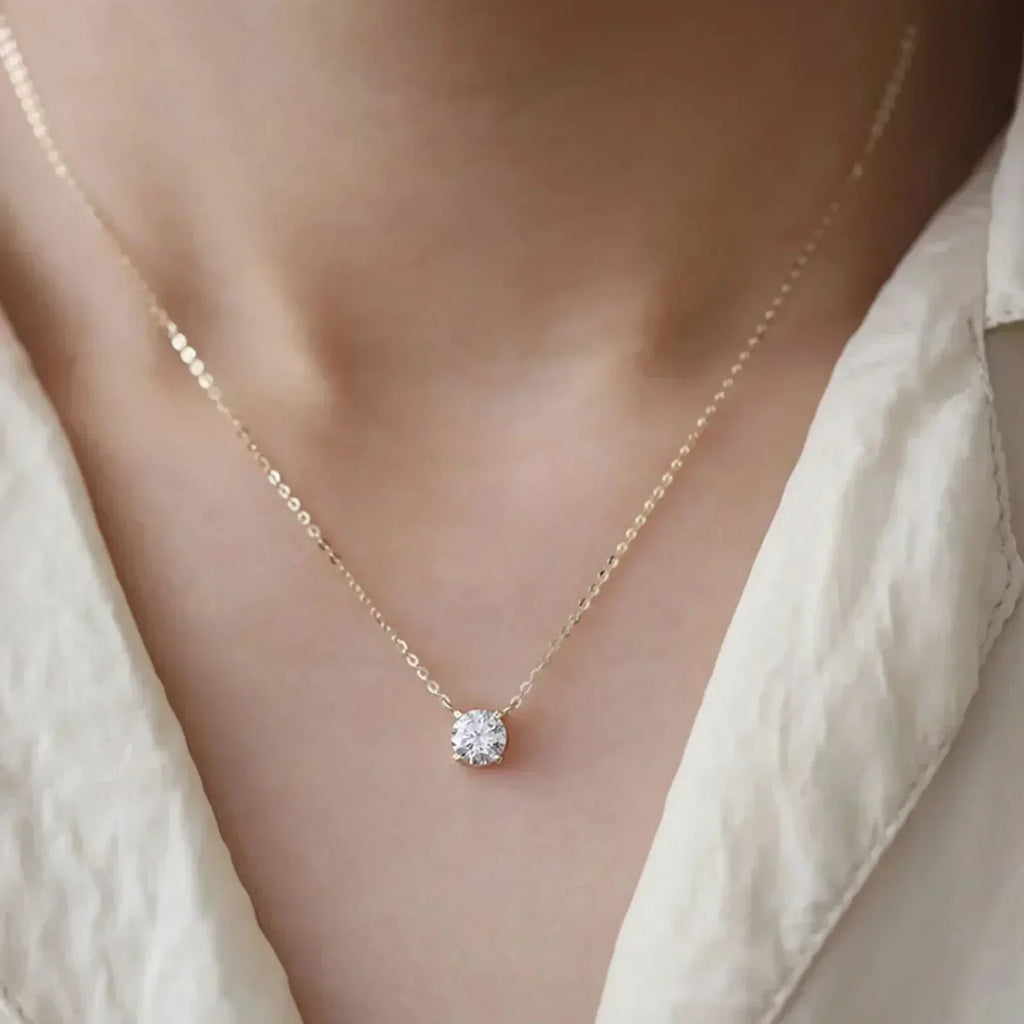 Collar de plata de ley chapado en oro con circonita