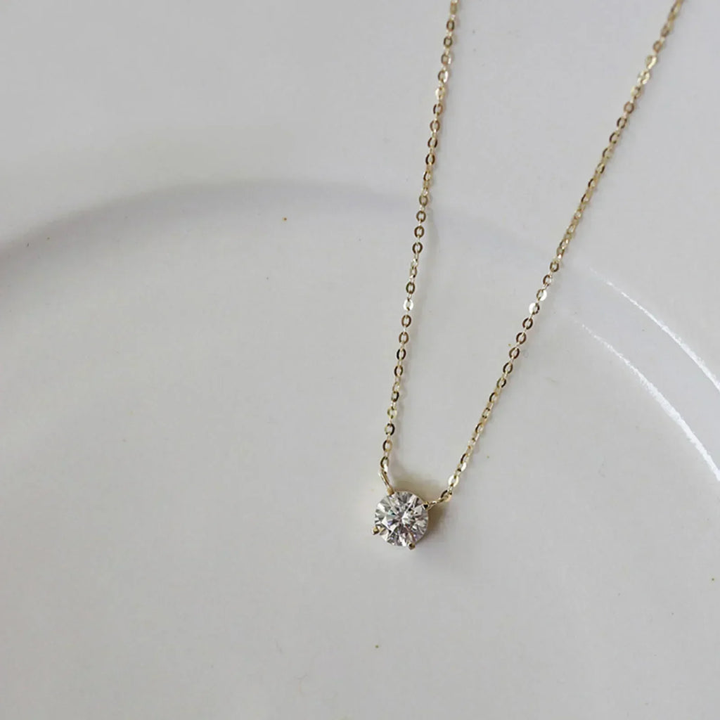 Collar de plata de ley chapado en oro con circonita